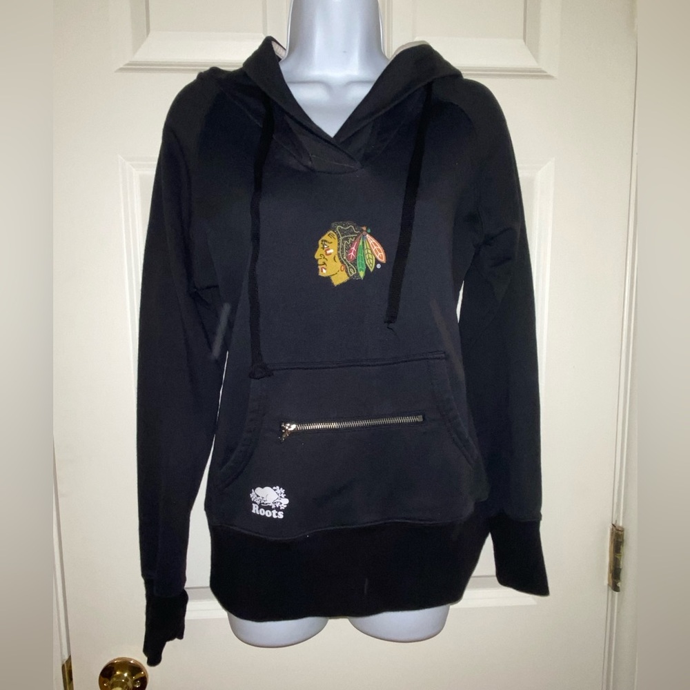 Vintage women’s Roots Chicago Blackhawks’s pullover hoody. Preowned.